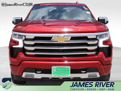 Used 2023 Chevrolet Silverado 1500 High Country w/ Technology Package AWD/4WD image 7