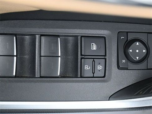 Used 2023 Toyota RAV4 XLE Premium image 12