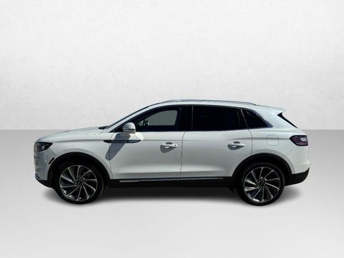 Certified 2022 Lincoln Nautilus Reserve w/ Equipment Group 202A image 8