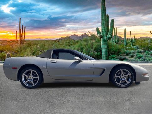 Used 2001 Chevrolet Corvette Convertible w/ Preferred Equipment Group2 RWD image 2