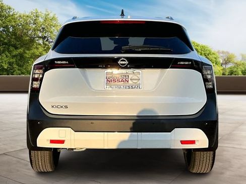 New 2026 Nissan Kicks SV w/ Charging Package FWD image 4