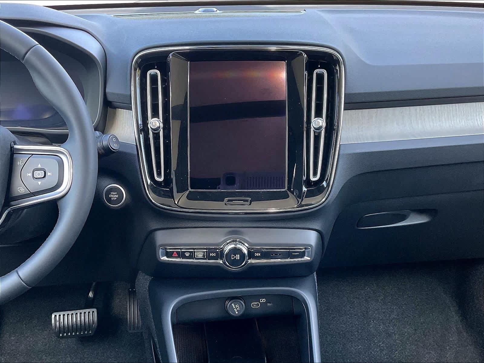 New 2026 Volvo XC40 B5 Plus w/ Protection Package Premier AWD/4WD image 9