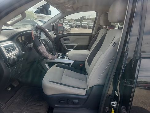 Used 2021 Nissan Titan SV w/ SV Convenience Package AWD/4WD image 18