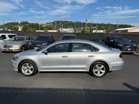 Used 2018 Volkswagen Passat 2.0T SE w/ SE Lighting Package image 8