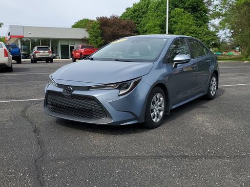 Used 2022 Toyota Corolla LE FWD image 2