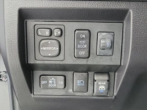 Used 2021 Toyota Tundra Platinum RWD image 31