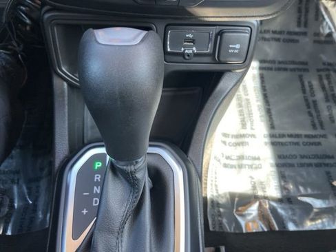 Used 2018 Jeep Renegade Altitude w/ Advanced Technology Group FWD image 12
