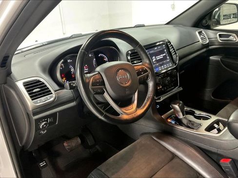 Used 2019 Jeep Grand Cherokee Altitude image 16