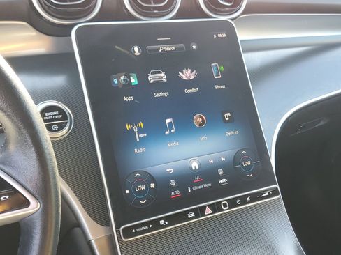 Used 2024 Mercedes-Benz GLC 300 image 29