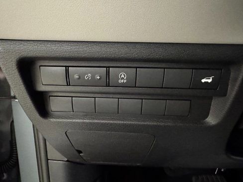 New 2026 Mitsubishi Outlander SE image 10