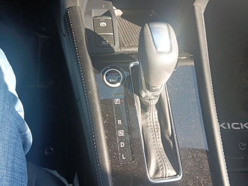 Used 2024 Nissan Kicks SR image 16