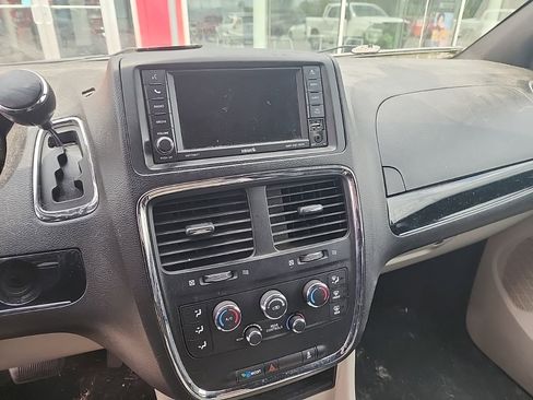 Used 2017 Dodge Grand Caravan SXT FWD image 20