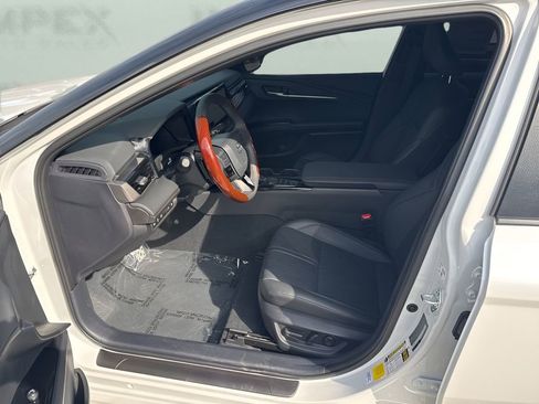 Used 2025 Toyota Camry XSE FWD image 9