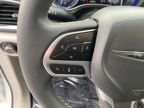 Used 2022 Chrysler Voyager LX FWD image 21