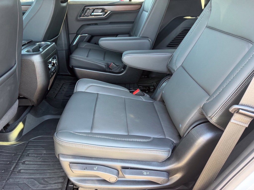 Used 2026 GMC Yukon Denali w/ Denali Reserve Package AWD/4WD image 10