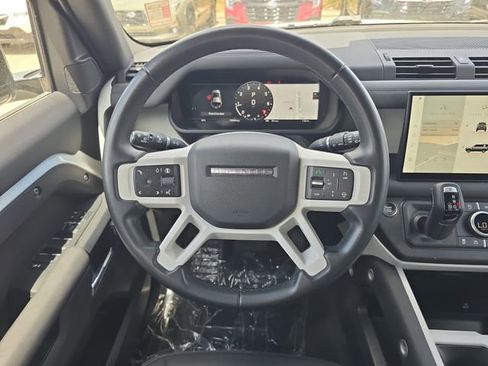 Used 2025 Land Rover Defender 110 S image 9