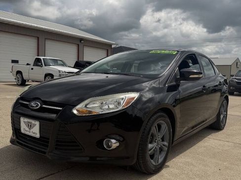 Used 2014 Ford Focus SE w/ SE Sport Package FWD image 1