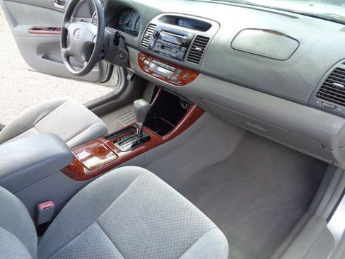Used 2002 Toyota Camry LE image 28