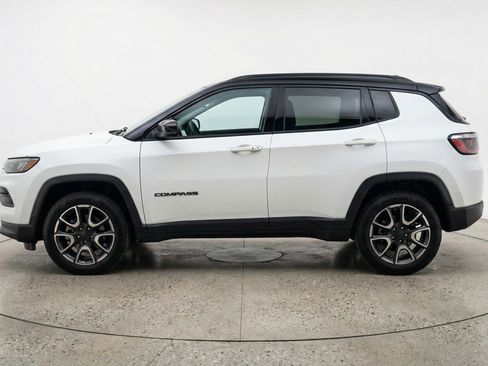 Used 2025 Jeep Compass Trailhawk AWD/4WD image 5