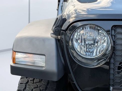 Used 2020 Jeep Gladiator Sport w/ Quick Order Package 24S AWD/4WD image 9