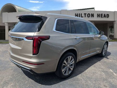 Used 2022 Cadillac XT6 Premium Luxury w/ Technology Package AWD/4WD image 6