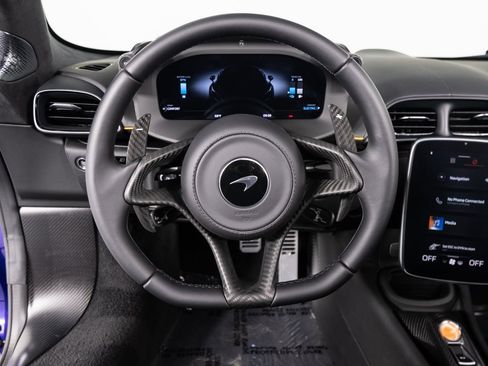 Used 2025 McLaren Artura Spider image 30