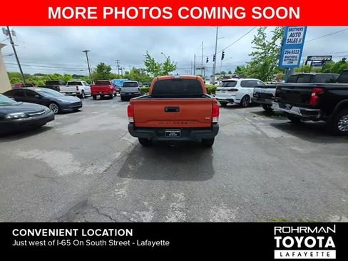 Used 2017 Toyota Tacoma TRD Off-Road AWD/4WD image 2