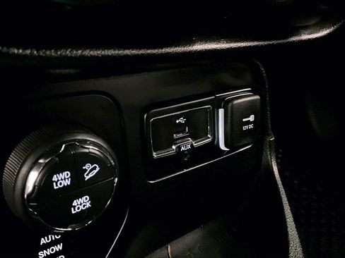 Used 2017 Jeep Renegade Trailhawk image 31