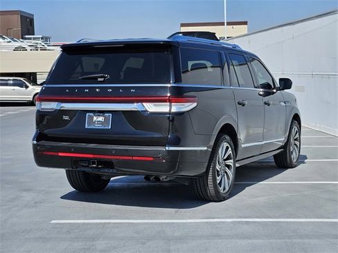 Used 2024 Lincoln Navigator L 4WD image 7