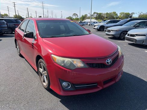 Used 2014 Toyota Camry SE image 1