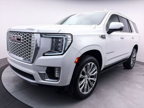 Used 2021 GMC Yukon Denali w/ Denali Premium Package image 16