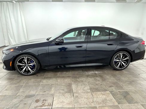 Used 2026 BMW 550e xDrive AWD/4WD image 2
