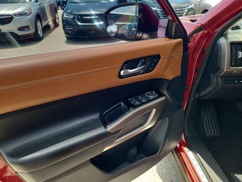 Certified 2025 Nissan Pathfinder Platinum w/ Cargo Package FWD image 20