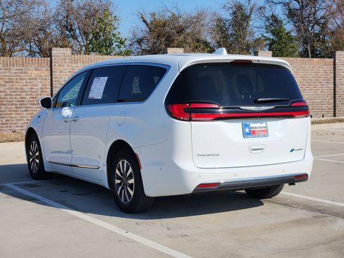 Used 2022 Chrysler Pacifica Limited image 8