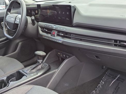Used 2025 Kia K4 FWD image 31