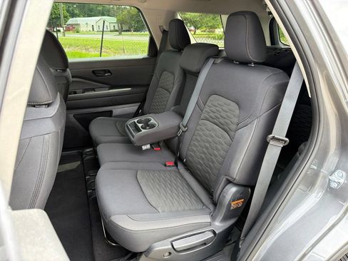 Used 2025 Nissan Pathfinder SV FWD image 22