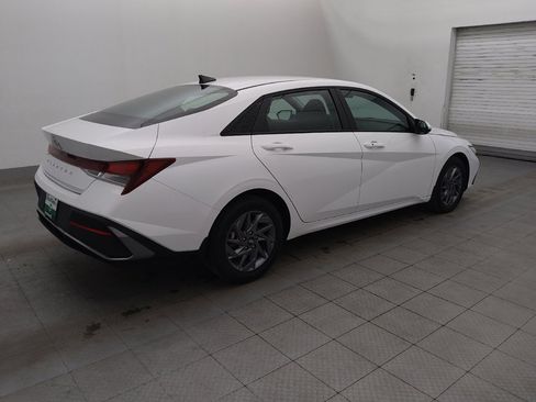 Used 2024 Hyundai Elantra SEL FWD image 10
