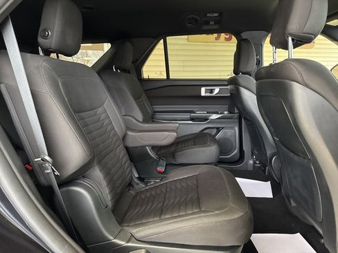 Used 2020 Ford Explorer XLT image 5