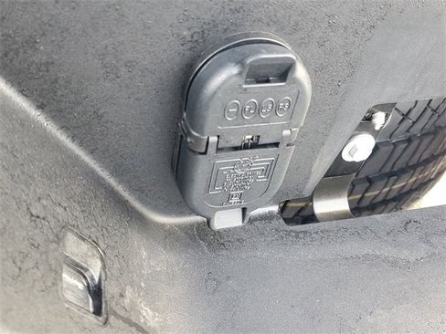 Used 2024 Chevrolet Silverado 2500 Custom w/ Custom Value Package image 6