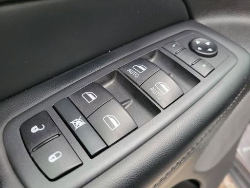 Used 2020 Jeep Grand Cherokee Limited image 18