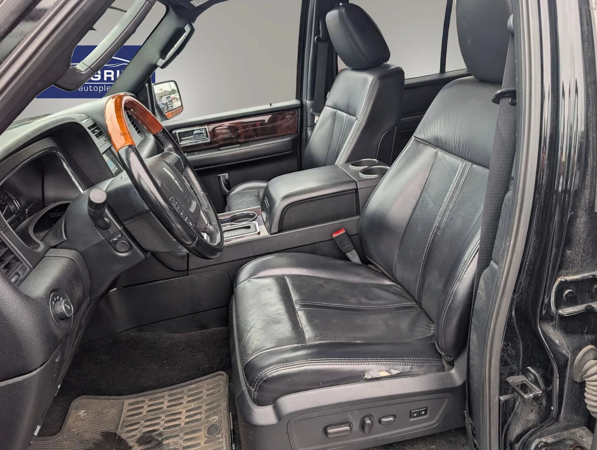 Used 2017 Lincoln Navigator L Select AWD/4WD image 10