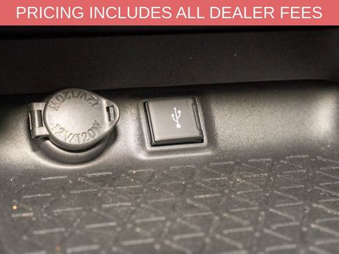 Used 2021 Toyota RAV4 XLE FWD image 14