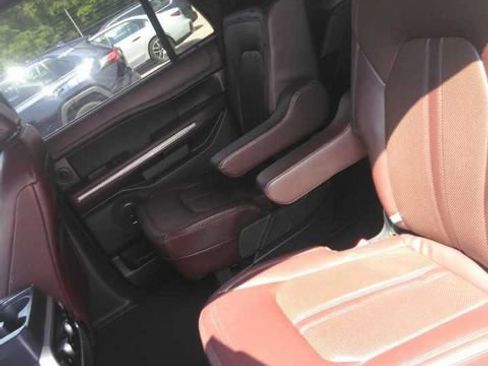 Used 2024 Ford Expedition Limited RWD image 4