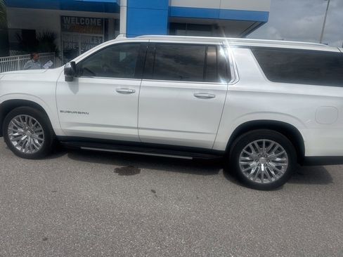 Used 2023 Chevrolet Suburban Premier RWD image 8
