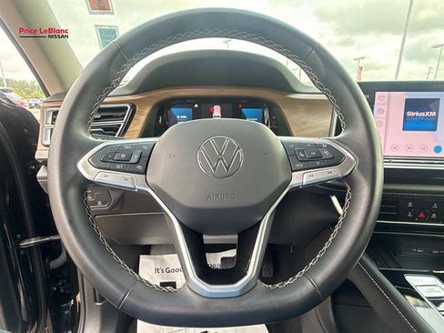 Used 2025 Volkswagen Atlas SE FWD image 21
