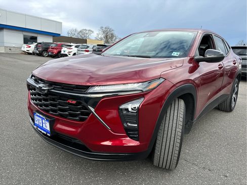 Certified 2024 Chevrolet Trax RS w/ Driver Confidence Package image 5