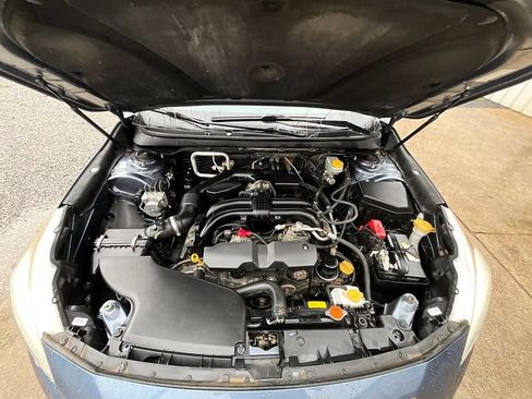 Used 2017 Subaru Outback 2.5i Limited AWD/4WD image 3