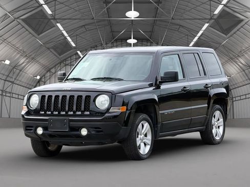 Used 2012 Jeep Patriot Latitude FWD image 6