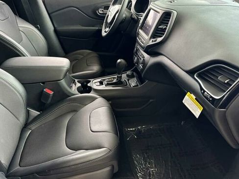 New 2023 Jeep Cherokee Altitude Lux image 16