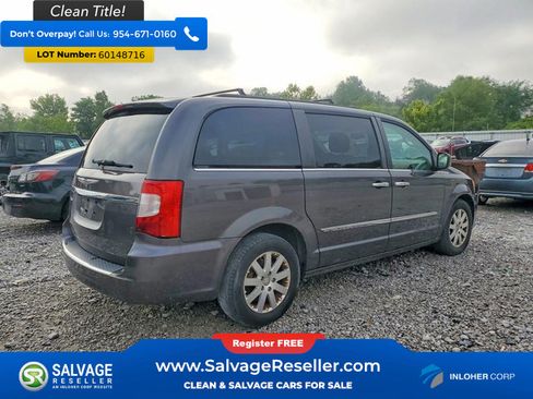 Used 2016 Chrysler Town & Country Touring w/ Driver Convenience Group FWD image 4